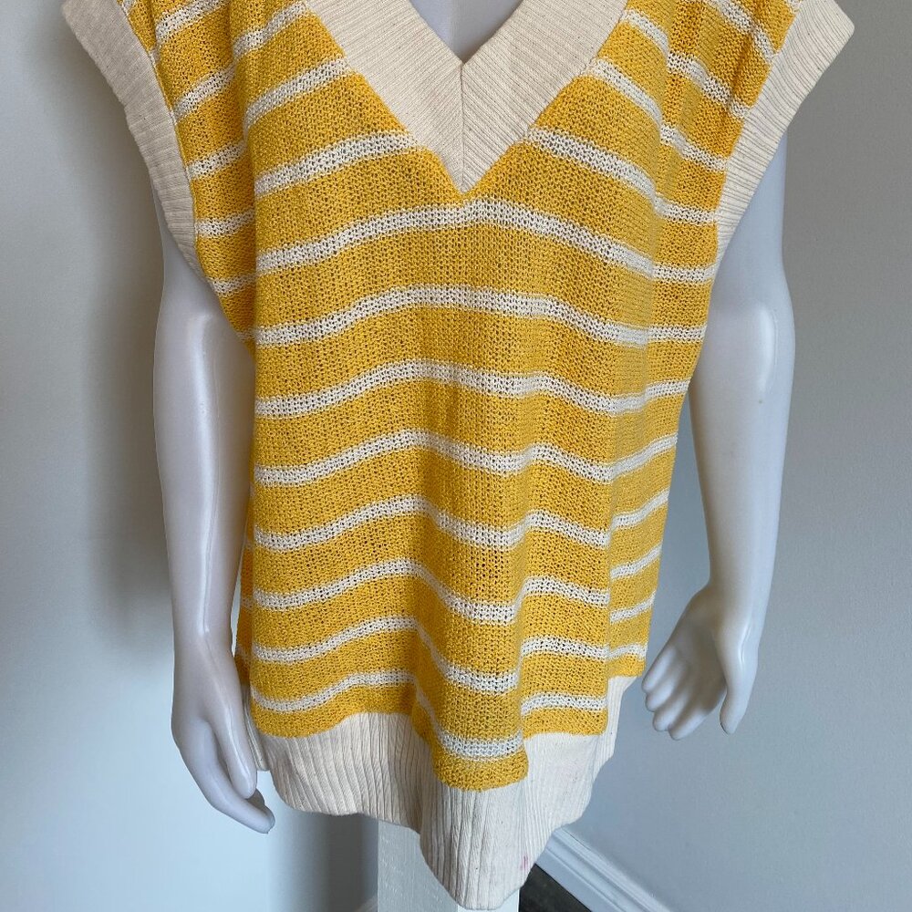 #47 - Zara yellow and white 2 piece lounge wear set with tags - Picture 2 of 12